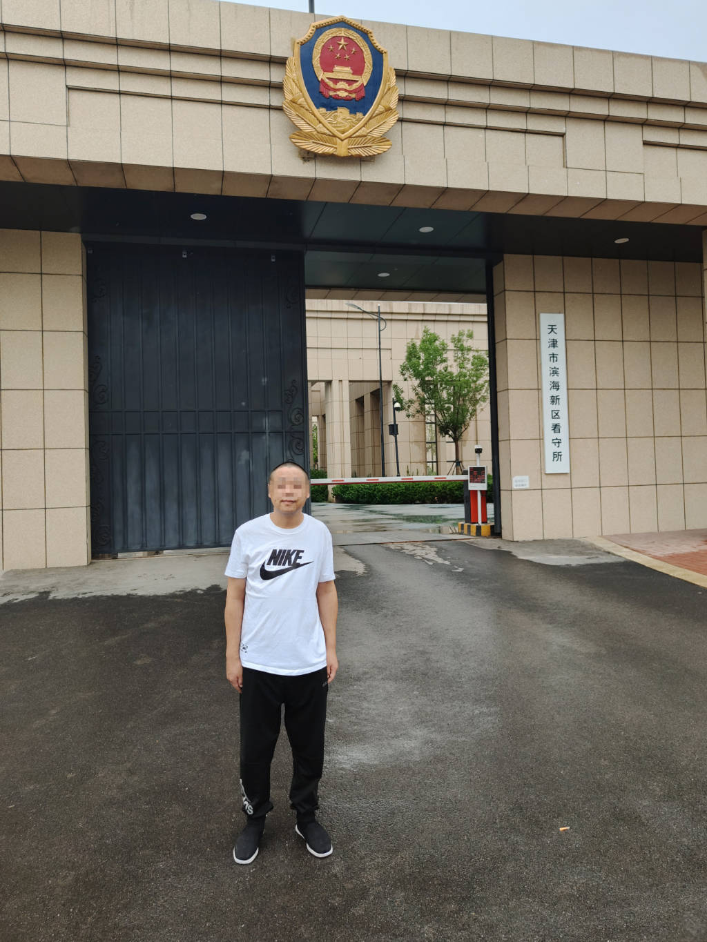 夫妻向“放贷人员”提供银行卡等“刷流水”被公诉续：法院准许检方撤诉