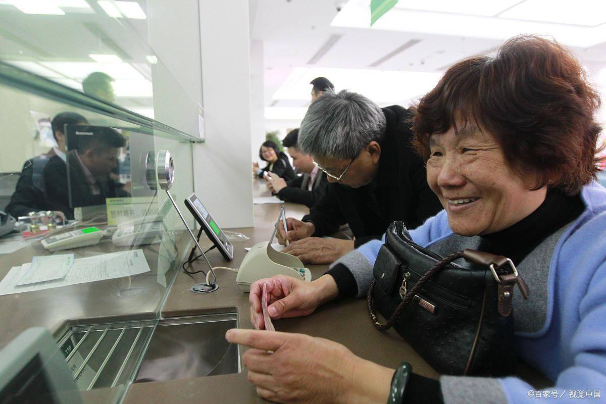 银行人员透露：从9月开始，手里有定期存款的人，应做好4个准备