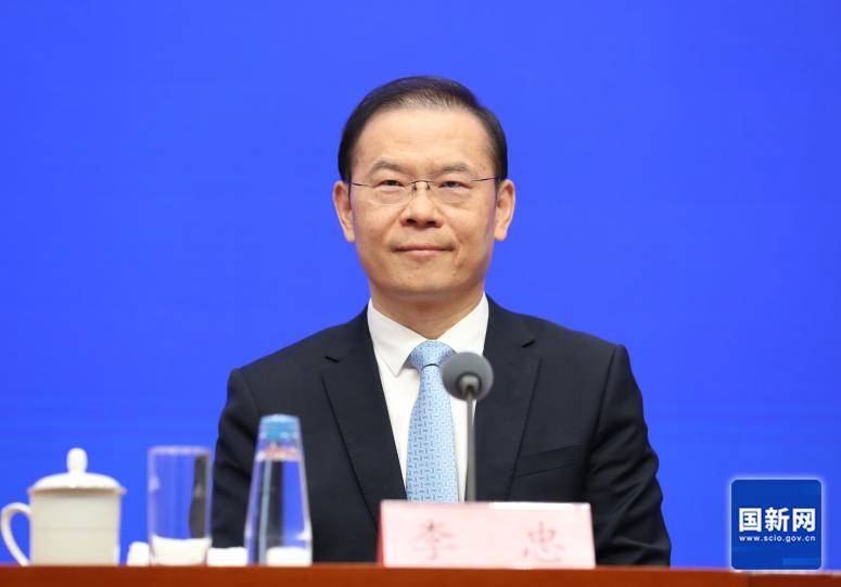 人社部：三项社保基金累计结余9.81万亿元