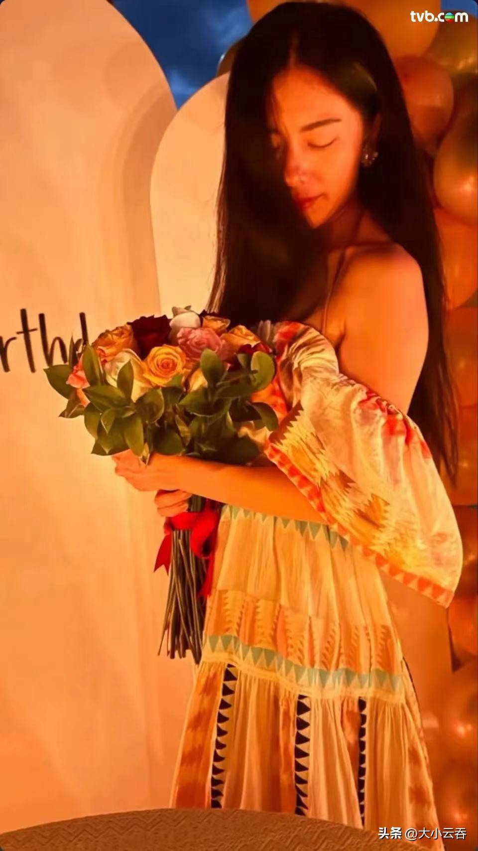 43岁「千禧女神」海边庆生美貌身材依旧,息影14年成上市公司主席