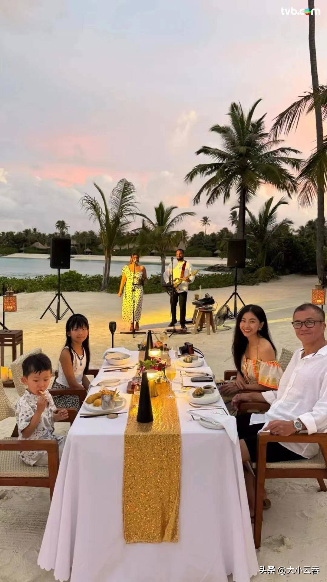 43岁「千禧女神」海边庆生美貌身材依旧,息影14年成上市公司主席