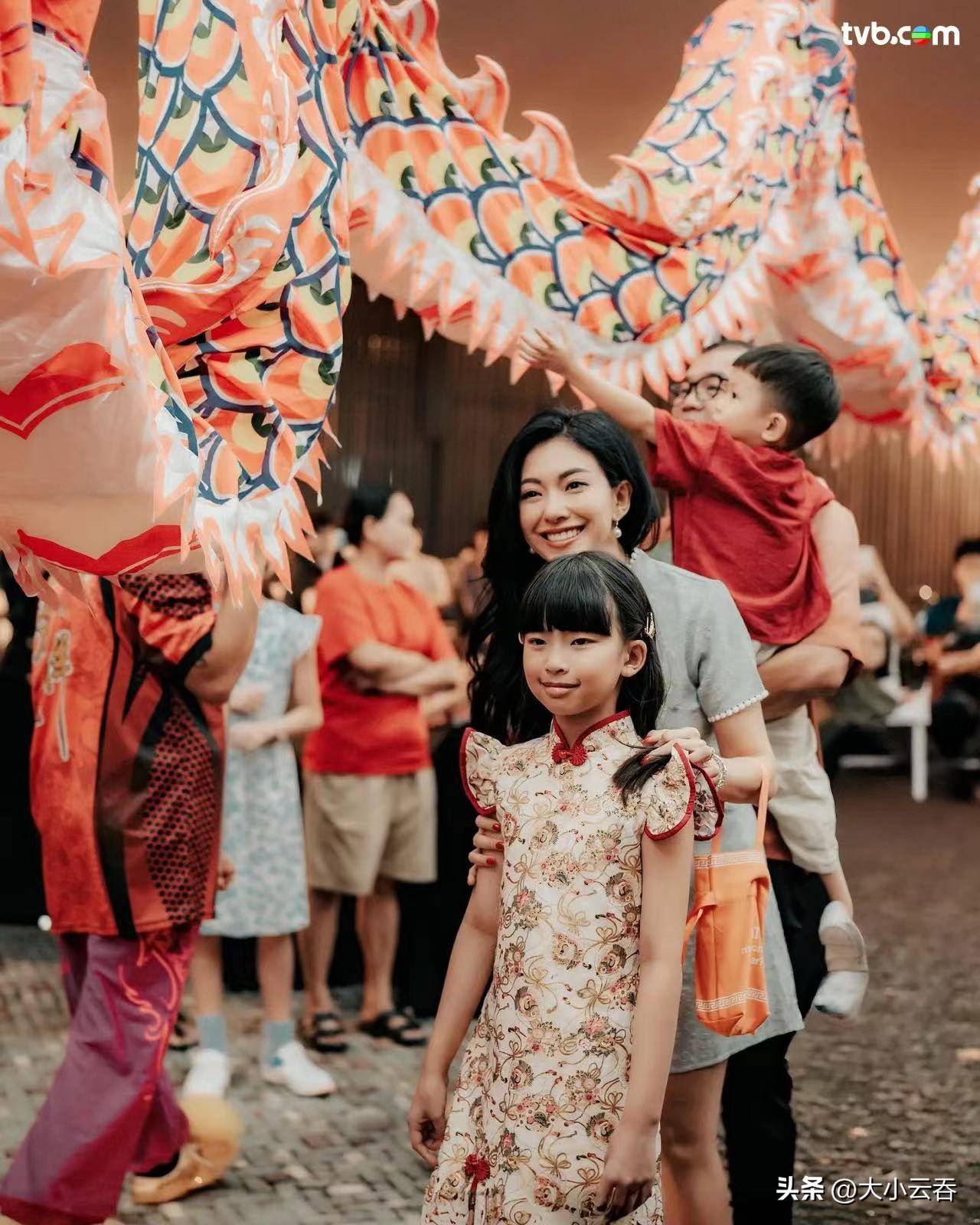 43岁「千禧女神」海边庆生美貌身材依旧,息影14年成上市公司主席