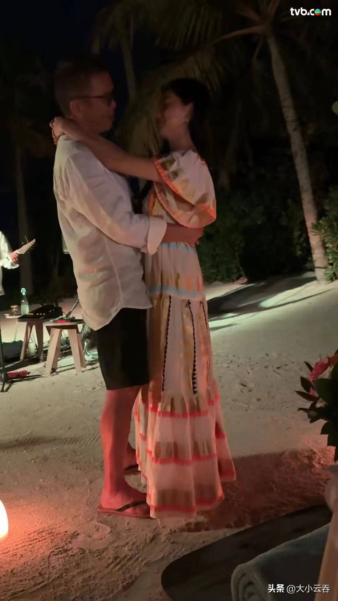 43岁「千禧女神」海边庆生美貌身材依旧,息影14年成上市公司主席