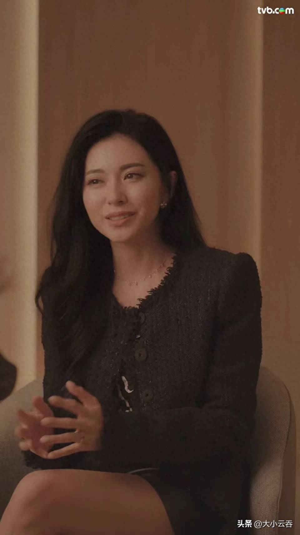 43岁「千禧女神」海边庆生美貌身材依旧,息影14年成上市公司主席