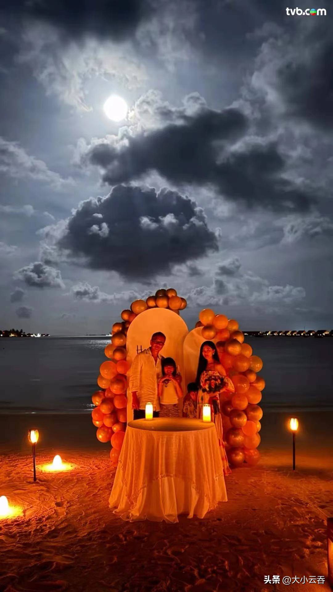 43岁「千禧女神」海边庆生美貌身材依旧,息影14年成上市公司主席