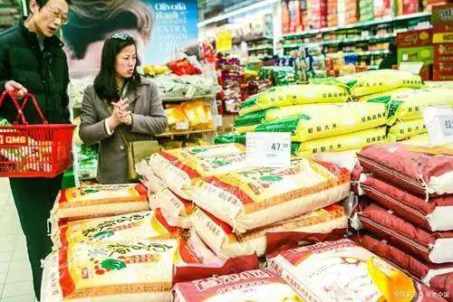 粮价或要大变天?国际粮价大涨后国内会跟着涨吗?现在终于有了答案
