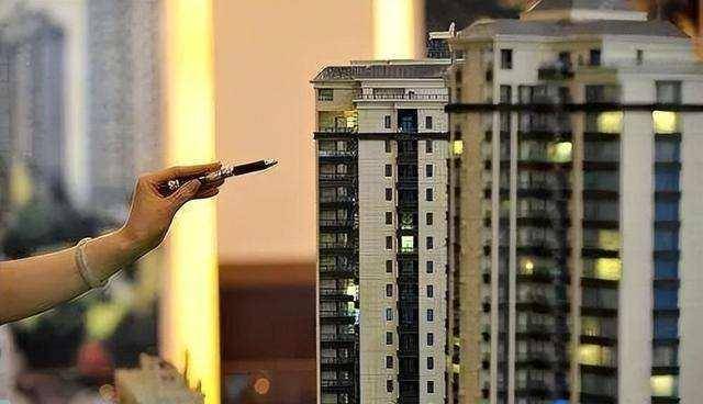 近两年不买房,10年后房价会大涨吗?曹德旺3句话,说得很透彻