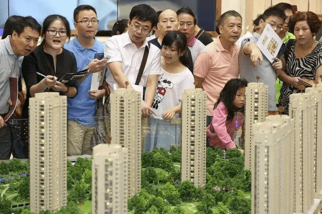 最近两年不买房，10年后房价会大涨吗？曹德旺3句话，说得很透彻