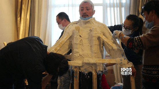 “全网都在馋他的身子”,最硬核霸王一朝翻红了